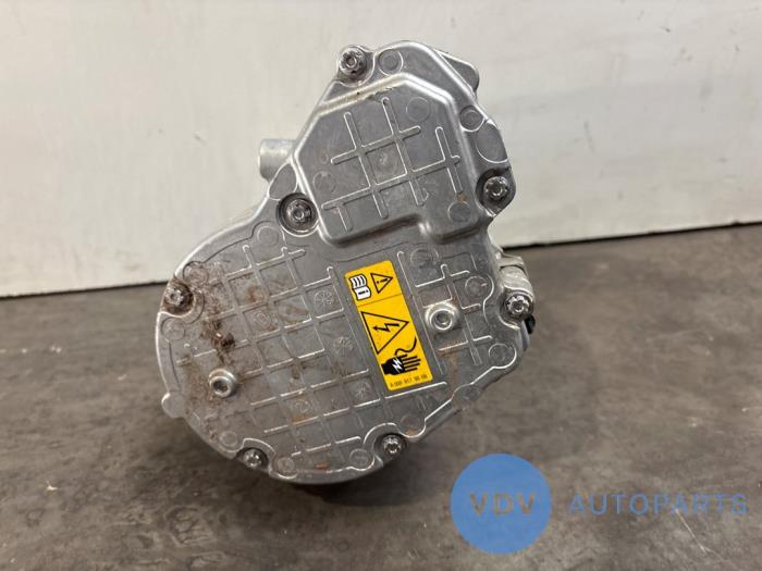 Luftkonditioneringspump från en Mercedes-Benz GLA (H247) 1.3 250 e Turbo 16V 2023