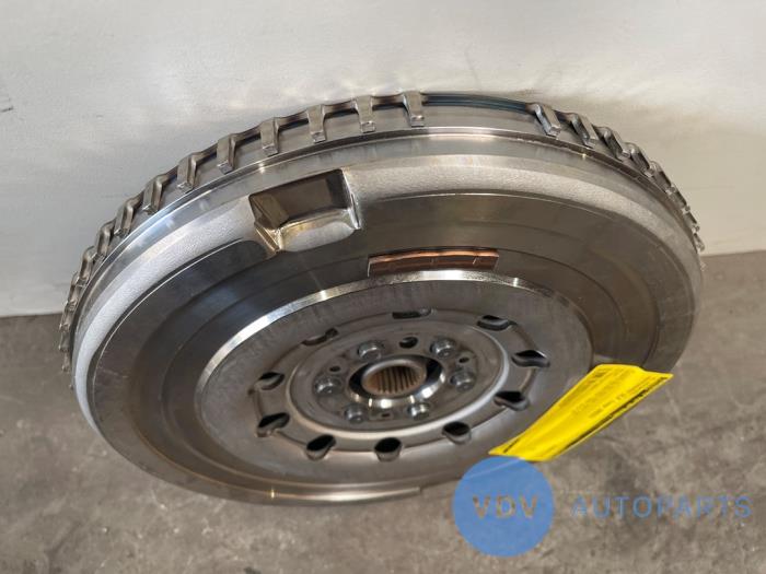 Svänghjul från en Mercedes-Benz GLA (H247) 1.3 250 e Turbo 16V 2023