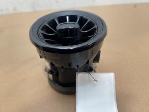 Begagnade Luftmunstycke, instrumentbräda Mercedes Sprinter 3,5t (907.6/910.6) 319 CDI 3.0 V6 24V RWD Pris € 12,10 Inklusive moms erbjuds av Autoparts Van De Velde