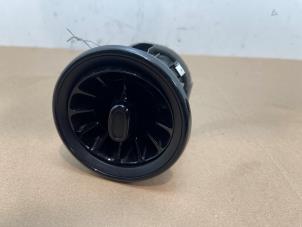 Begagnade Luftmunstycke, instrumentbräda Mercedes Sprinter 3,5t (907.6/910.6) 319 CDI 3.0 V6 24V RWD Pris € 12,10 Inklusive moms erbjuds av Autoparts Van De Velde