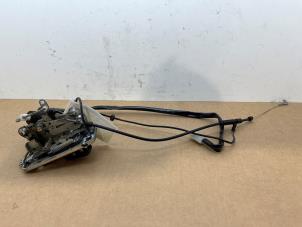 Begagnade Dörrlåsmekanism, 4-dörrars, vänster bak Mercedes G AMG (463) 5.5 G 63 AMG V8 32V Pris € 121,00 Inklusive moms erbjuds av Autoparts Van De Velde