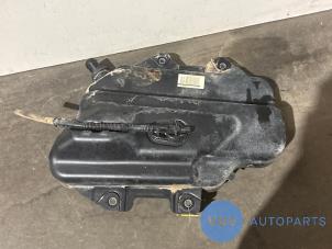 Begagnade AdBlue-tank Mercedes Vito (447.6) 1.6 111 CDI 16V Pris € 363,00 Inklusive moms erbjuds av Autoparts Van De Velde