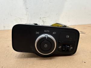 Begagnade Ljusbrytare Mercedes Sprinter 3,5t (907.6/910.6) 317 CDI 2.0 D RWD Pris € 36,30 Inklusive moms erbjuds av Autoparts Van De Velde