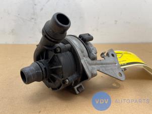 Gebruikte Waterpomp Mercedes GLA (H247) 1.3 250 e Turbo 16V Prijs € 48,40 Inclusief btw aangeboden door Autoparts Van De Velde