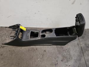 Begagnade Mittkonsol Mercedes B (W246) 1.8 B-180 CDI BlueEFFICIENCY 16V Pris € 181,50 Inklusive moms erbjuds av Autoparts Van De Velde