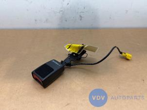 Begagnade Bakre säkerhetsbälte, mitten Mercedes B (W245) 2.0 B-180 CDI 16V Pris € 48,40 Inklusive moms erbjuds av Autoparts Van De Velde