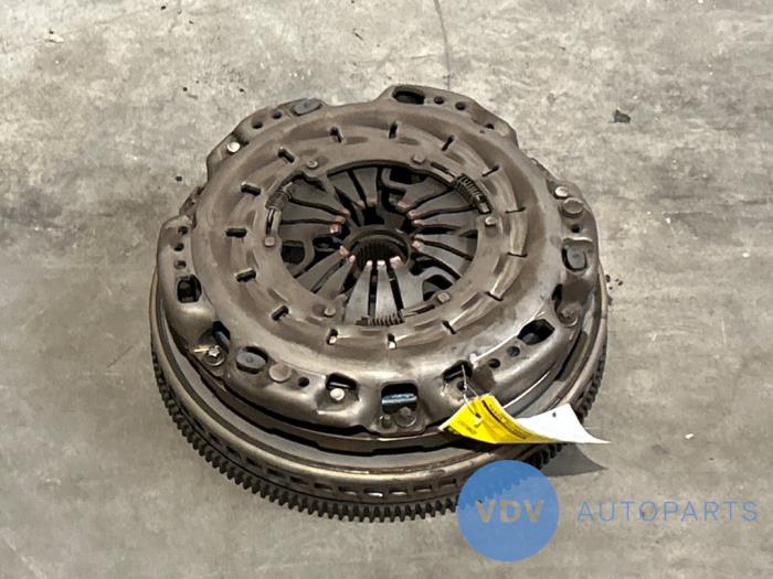 Svänghjul från en Mercedes-Benz E Estate (S212) E-200 CDI 16V BlueEfficiency,BlueTEC 2013