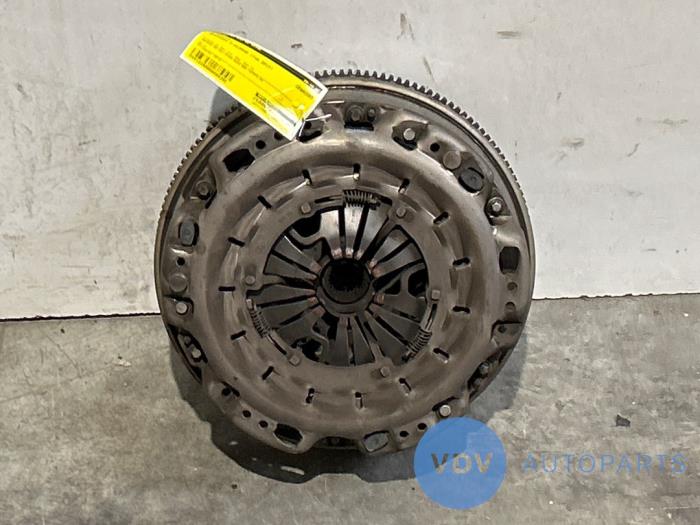 Svänghjul från en Mercedes-Benz E Estate (S212) E-200 CDI 16V BlueEfficiency,BlueTEC 2013