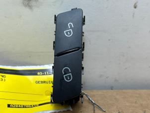 Gebruikte Schakelaar portier bediening Mercedes C (W204) 2.2 C-200 CDI 16V Prijs € 12,10 Inclusief btw aangeboden door Autoparts Van De Velde