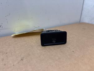 Używane Modul USB Mercedes GLC (X254) 2.0 300de 16V 4-Matic Cena € 36,30 Z VAT oferowane przez Autoparts Van De Velde