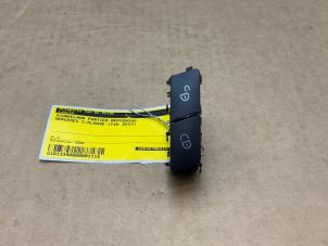 Gebruikte Schakelaar portier bediening Mercedes C (W204) 2.2 C-200 CDI 16V Prijs € 12,10 Inclusief btw aangeboden door Autoparts Van De Velde