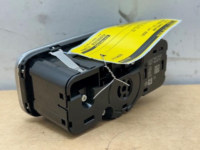 Schakelaar Licht van een Mercedes-Benz CLA Shooting Brake (118.6) 1.3 CLA-180 Turbo 16V 2020