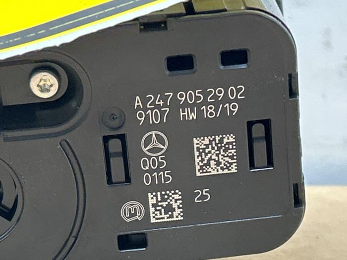 Schakelaar Licht van een Mercedes-Benz CLA Shooting Brake (118.6) 1.3 CLA-180 Turbo 16V 2020