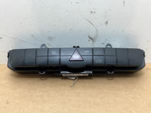 Begagnade Nödbelysningsbrytare Mercedes Sprinter 3,5t (906.63) 316 CDI 16V Pris € 30,25 Inklusive moms erbjuds av Autoparts Van De Velde