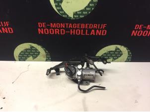 Begagnade Huvudcylinder Toyota Prius Pris € 40,00 Marginaltabell erbjuds av Demontagebedrijf Noord-Holland