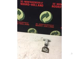 Gebruikte Scharnier Achterklep Opel Movano Prijs € 20,00 Margeregeling aangeboden door Demontagebedrijf Noord-Holland