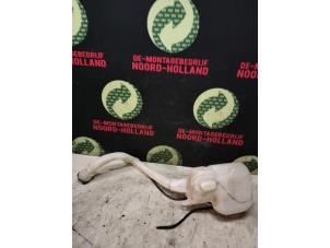 Gebruikte Ruitensproeier voor Peugeot 207 Prijs € 20,00 Margeregeling aangeboden door Demontagebedrijf Noord-Holland