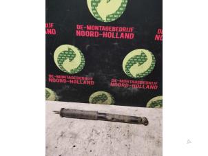 Begagnade Stötdämparstång, vänster bak Mercedes A-Klasse Pris € 29,00 Marginaltabell erbjuds av Demontagebedrijf Noord-Holland