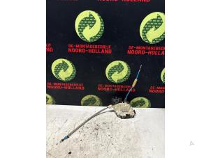 Begagnade Dörrlåsmekanism, 4-dörrars, vänster bak Mercedes CLA Pris € 50,00 Marginaltabell erbjuds av Demontagebedrijf Noord-Holland