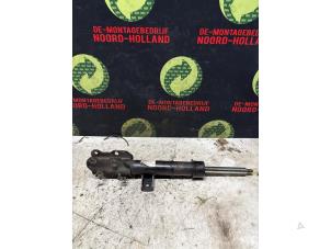 Używane Amortyzator wstrzasów prawy przód Mercedes eVito Cena € 100,00 Procedura marży oferowane przez Demontagebedrijf Noord-Holland