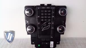 Gebruikte Bedieningspaneel Multi Media Volvo V40 (MV) 1.6 T2 GTDi 16V Prijs € 145,14 Inclusief btw aangeboden door Vollux Carparts B.V.