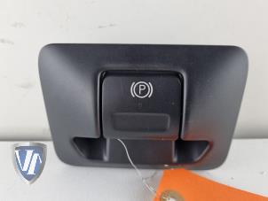 Begagnade Brytare, parkeringsbroms Volvo V60 I (FW/GW) 2.0 D4 16V Pris € 18,09 Inklusive moms erbjuds av Vollux Carparts B.V.