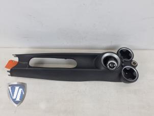 Begagnade Mittkonsol Mini Mini Open (R57) 1.6 16V Cooper Pris € 60,50 Inklusive moms erbjuds av Vollux Carparts B.V.