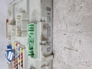 Używane Skrzynka bezpieczników Volvo V40 (MV) 2.0 D4 16V Cena € 84,64 Z VAT oferowane przez Vollux Carparts B.V.