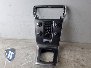 Gebruikte Radiobedienings paneel Volvo V40 (MV) 2.0 D2 16V Prijs € 72,60 Inclusief btw aangeboden door Vollux Carparts B.V.