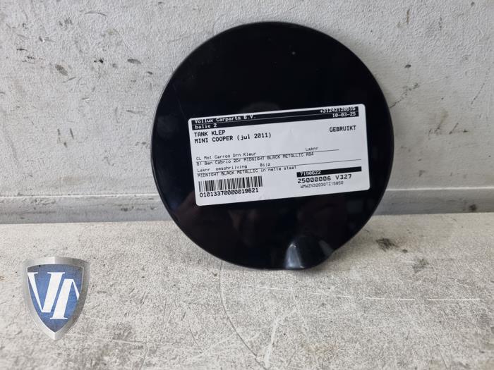 Tanklucka från en MINI Mini Open (R57) 1.6 16V Cooper 2011