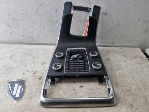Gebruikte Radiobedienings paneel Volvo V60 I (FW/GW) 2.0 D4 16V Prijs € 48,40 Inclusief btw aangeboden door Vollux Carparts B.V.