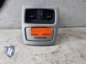 Gebruikte Dashboard deel BMW 3 serie (E93) 320i 16V Prijs € 30,25 Inclusief btw aangeboden door Vollux Carparts B.V.