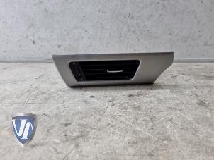 Gebruikte Dashboard deel BMW 3 serie (E93) 320i 16V Prijs € 30,25 Inclusief btw aangeboden door Vollux Carparts B.V.