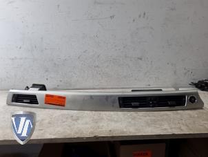 Gebruikte Dashboard deel BMW 3 serie (E93) 320i 16V Prijs € 84,69 Inclusief btw aangeboden door Vollux Carparts B.V.