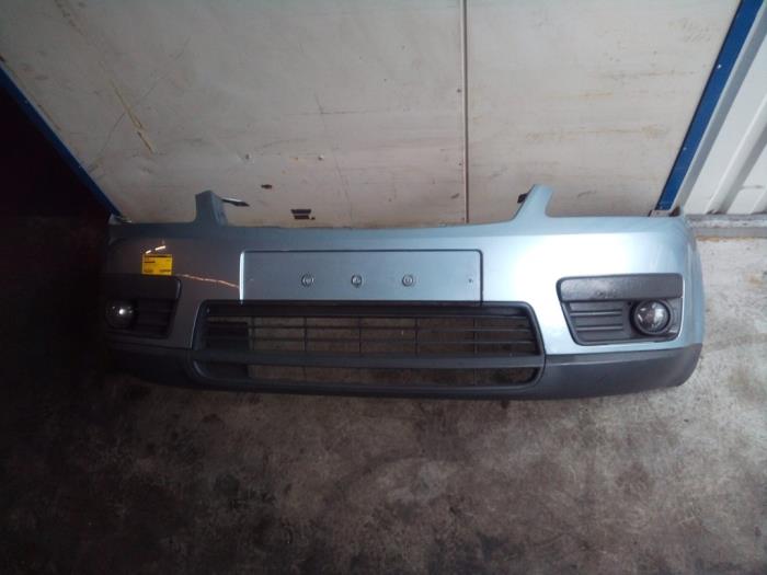 Främre stötfångare från en Ford Focus C-Max 1.8 16V 2004