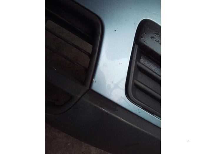 Främre stötfångare från en Ford Focus C-Max 1.8 16V 2004