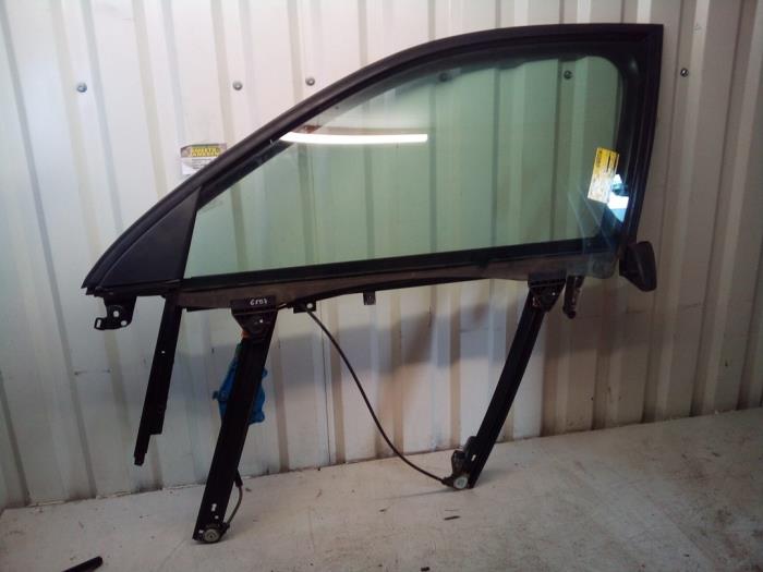 Fönstermekanism, 4-dörrars, vänster fram från en Seat Exeo ST (3R5) 2.0 TDI 16V 2010