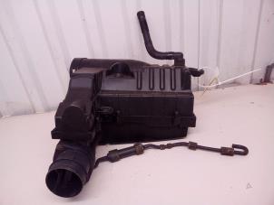 Używane Obudowa filtra powietrza Volkswagen Golf VII (AUA) 1.4 TSI 16V Cena € 64,98 Procedura marży oferowane przez Autodemontage Tegelen