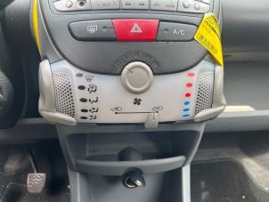 Begagnade Luftkonditionering, kontrollpanel Peugeot 107 1.0 12V Pris € 59,98 Marginaltabell erbjuds av Autodemontage Tegelen