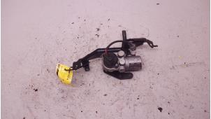 Gebruikte Remdrukverdeler Toyota Prius (NHW20) 1.5 16V Prijs € 34,50 Margeregeling aangeboden door Autodemontage Tegelen