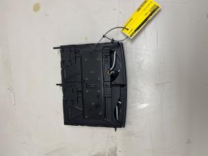 Begagnade Mugghållare Mercedes SL (R230) 3.7 SL-350 V6 18V Pris € 74,99 Marginaltabell erbjuds av Autodemontage Tegelen