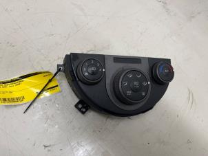 Gebruikte Airco bedieningspaneel Kia Soul I (AM) 1.6 CVVT 16V Prijs € 39,99 Margeregeling aangeboden door Autodemontage Tegelen