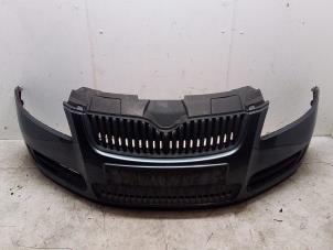 Używane Zderzak przedni Skoda Fabia II Combi 1.4i 16V Cena € 179,99 Procedura marży oferowane przez Autodemontage Tegelen