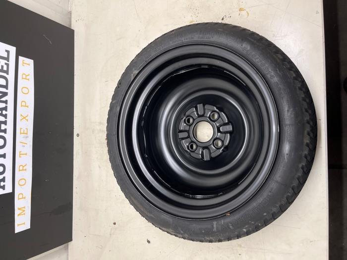 Kolo zapasowe z Toyota Yaris (P1) 1.3 16V VVT-i 2005