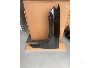 Nowe Ekran lewy przód Mercedes GLE (V167) Cena € 574,75 Z VAT oferowane przez De Vogel Auto's B.V.