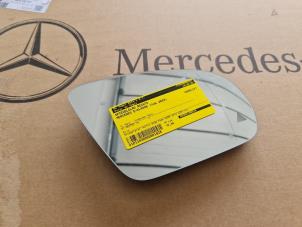 Gebruikte Spiegelglas rechts Mercedes E (W213) Prijs € 90,75 Inclusief btw aangeboden door De Vogel Auto's B.V.