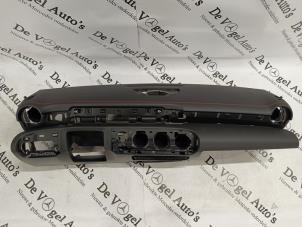 Begagnade Instrumentbräda Mercedes A (177.0) 1.3 A-180 Turbo 16V Pris € 665,50 Inklusive moms erbjuds av De Vogel Auto's B.V.