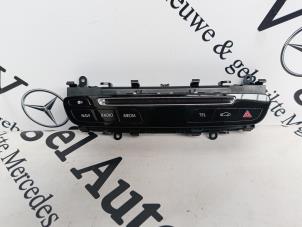 Gebruikte Gevarenlicht Schakelaar Mercedes GLC (X253) 2.0 300 16V 4-Matic Prijs € 60,50 Inclusief btw aangeboden door De Vogel Auto's B.V.