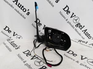 Begagnade Skärmspegel, höger Mercedes V (447.8) 2.0 300d 16V 4-Matic Pris € 562,65 Inklusive moms erbjuds av De Vogel Auto's B.V.