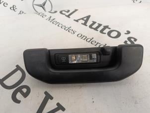 Gebruikte Binnenverlichting achter Mercedes GLC (X253) 2.0 250 16V 4-Matic Prijs € 15,00 Margeregeling aangeboden door De Vogel Auto's B.V.